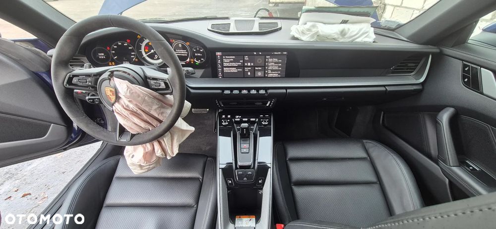 Porsche 911 Carrera 4S - 37