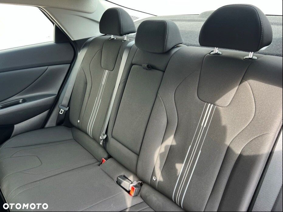Hyundai Elantra 1.6 Smart - 29