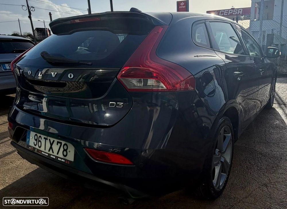 Volvo V40 D3 R Design - 4