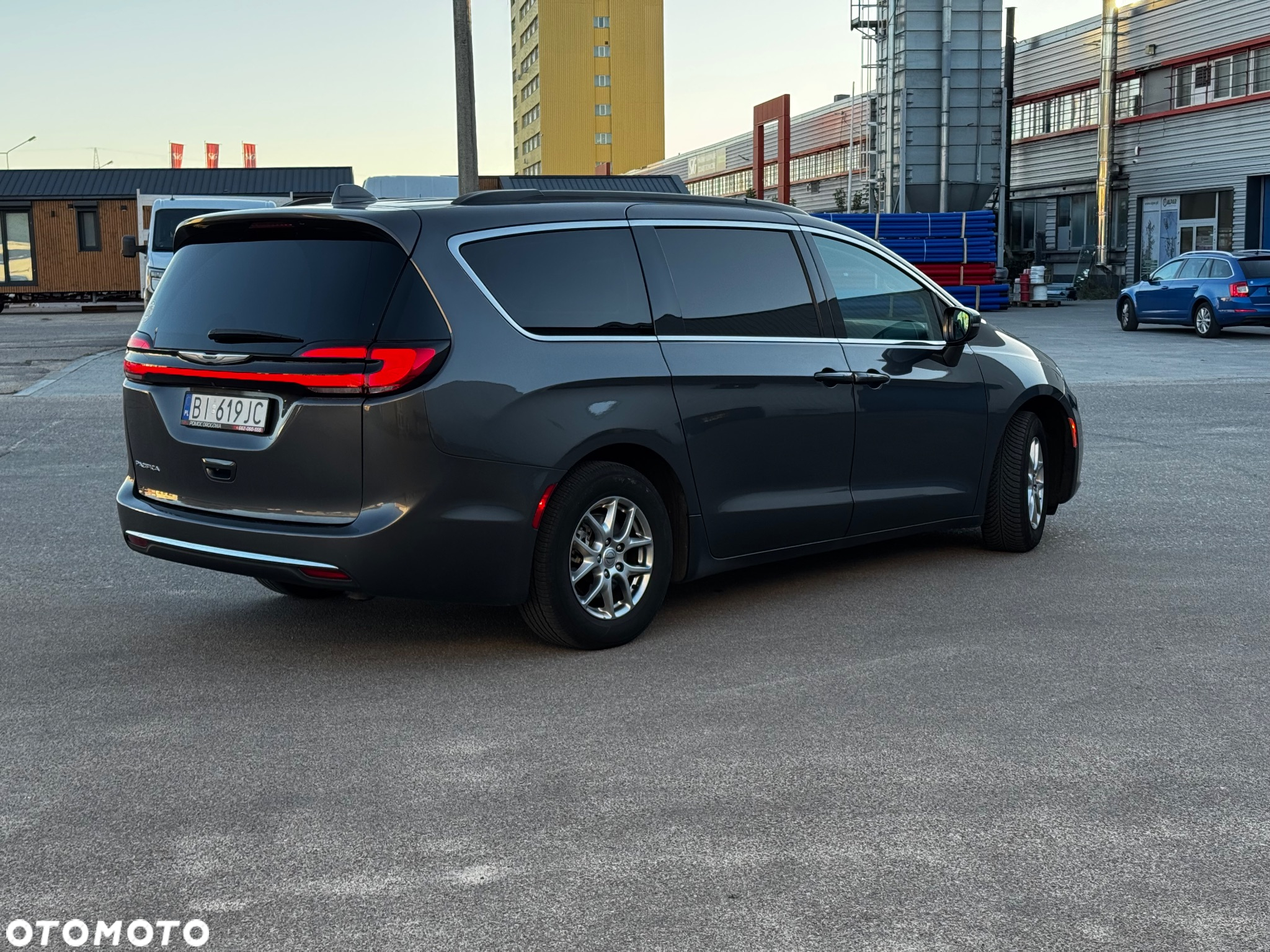 Chrysler Pacifica - 5