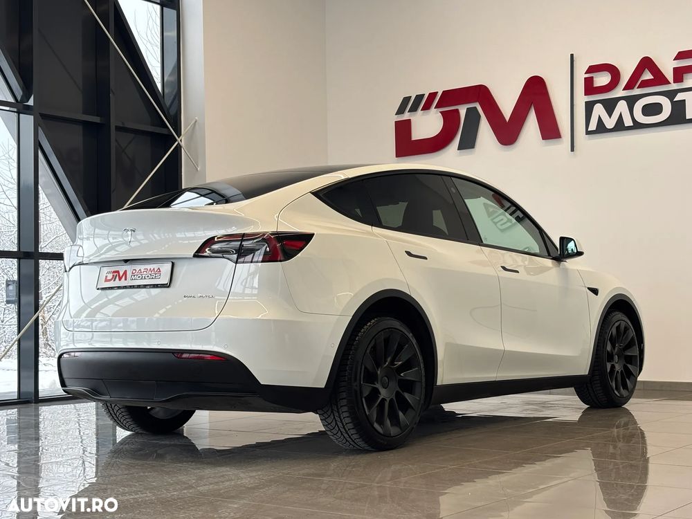 Tesla Model Y - 5