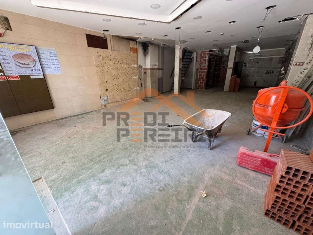 Situada em Odivelas/Ribeirada, Loja com 200 m2, garagem e arrumos, ... - Grande imagem: 2/23