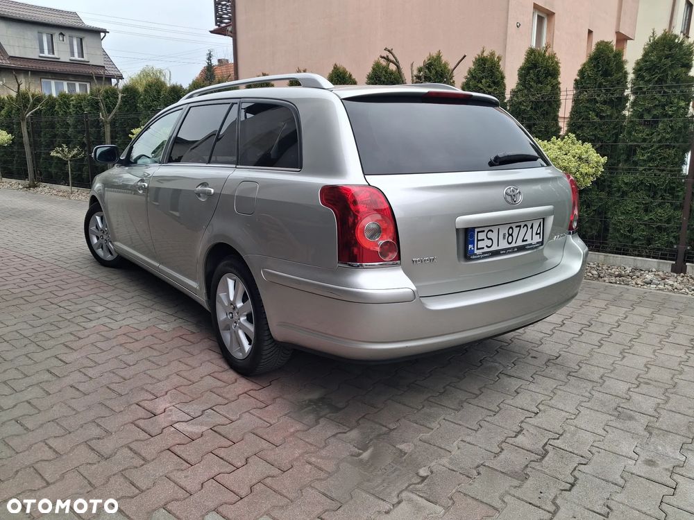 Toyota Avensis 1.8 VVT-i Executive - 4