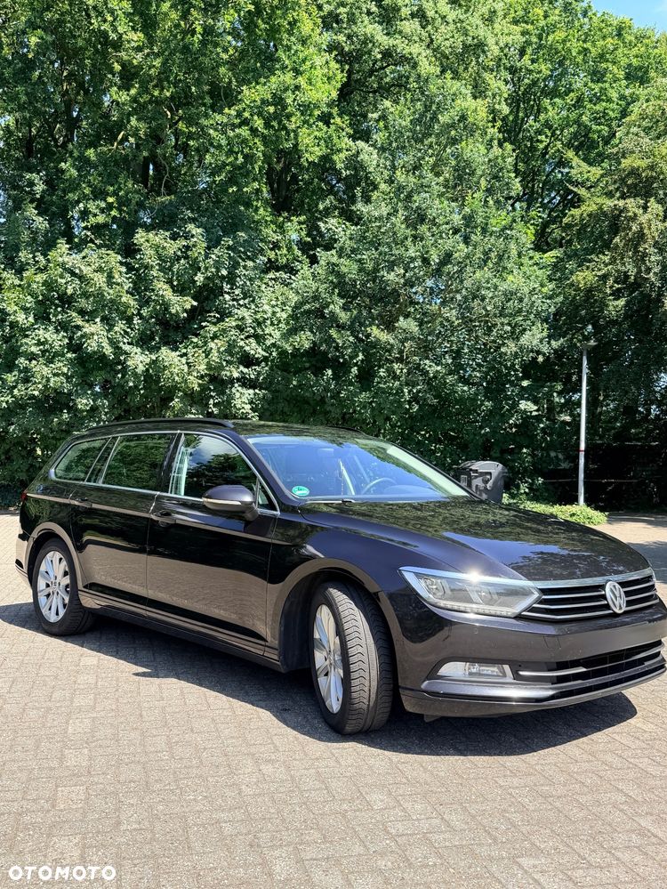 Volkswagen Passat - 1