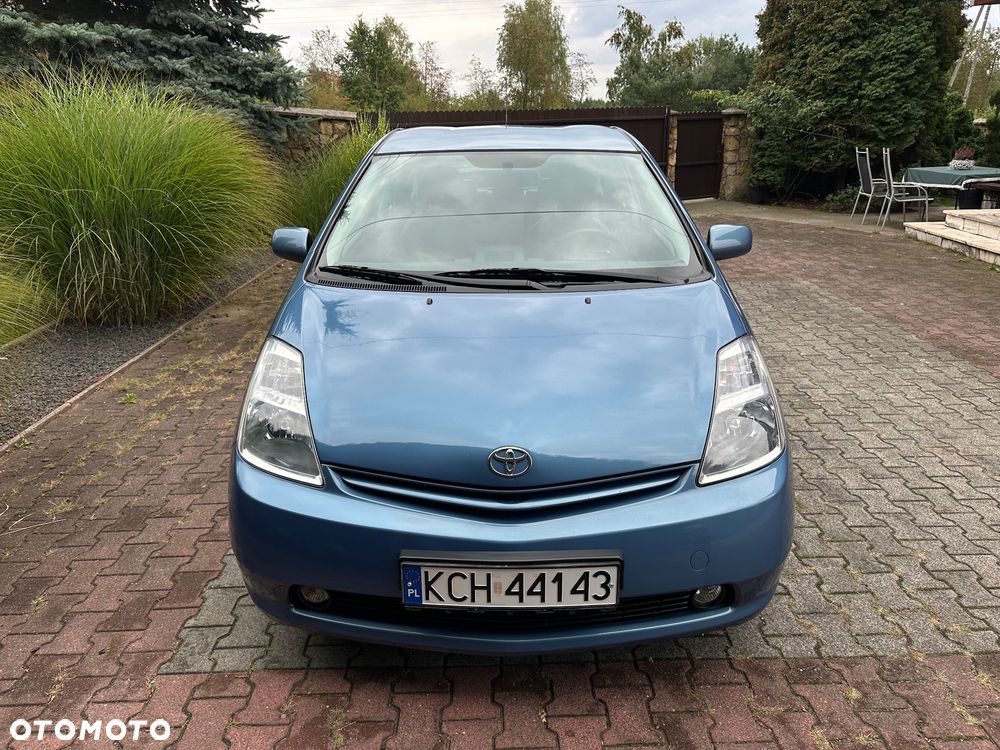Toyota Prius (Hybrid) Executive - 3