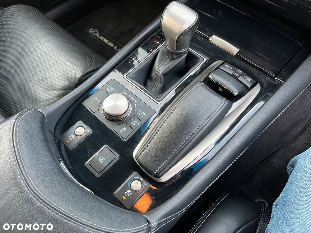 Lexus LS 460 F Sport - 29