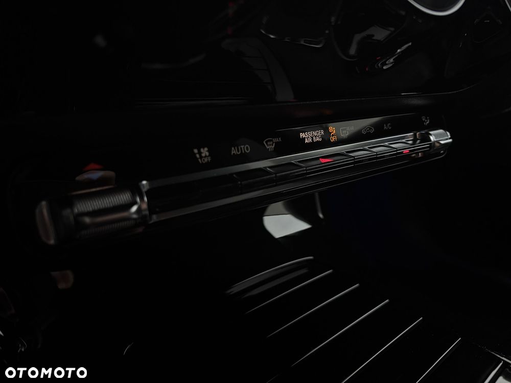 Mercedes-Benz CLA 220 4-Matic AMG Line 7G-DCT - 37