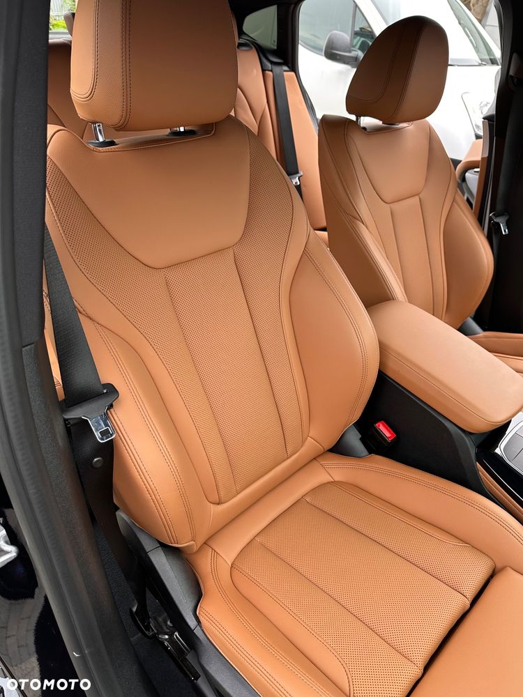 BMW X4 xM40i mHEV - 18