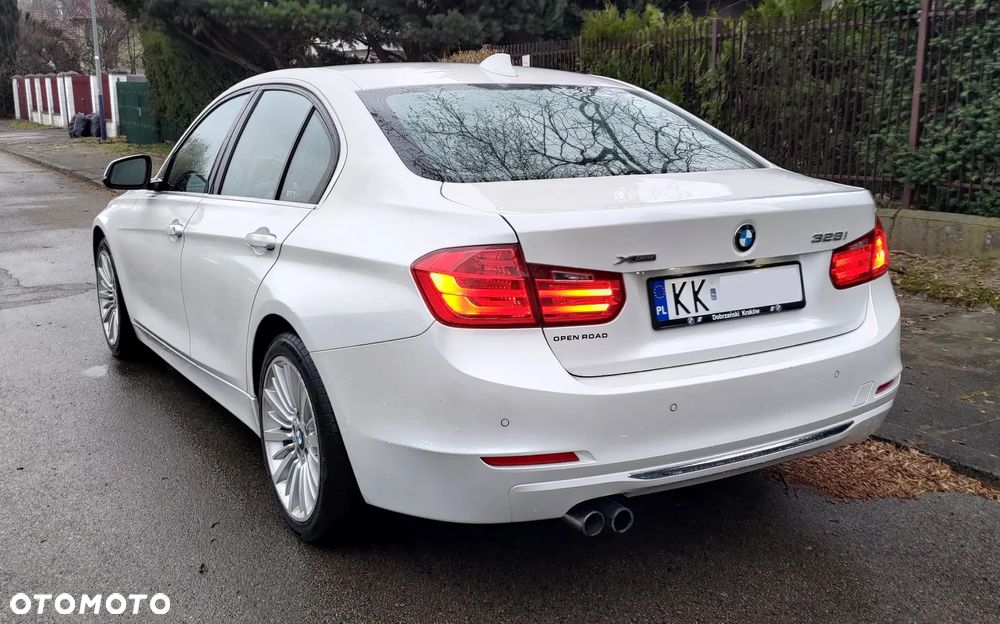BMW Seria 3 328i xDrive Luxury Line - 3