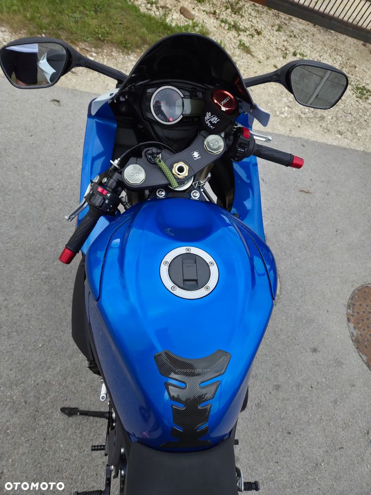 Suzuki GSX-R - 6