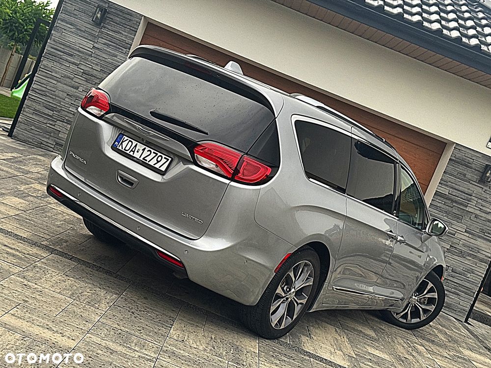 Chrysler Pacifica - 39
