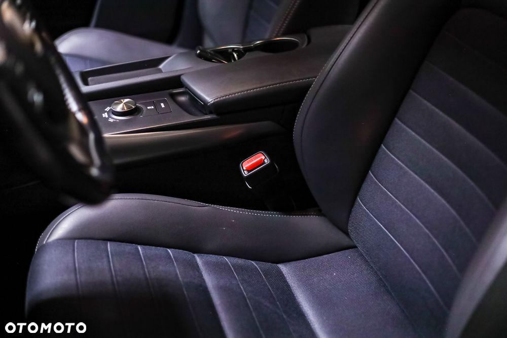 Lexus IS 200t / 300 Elegance - 20