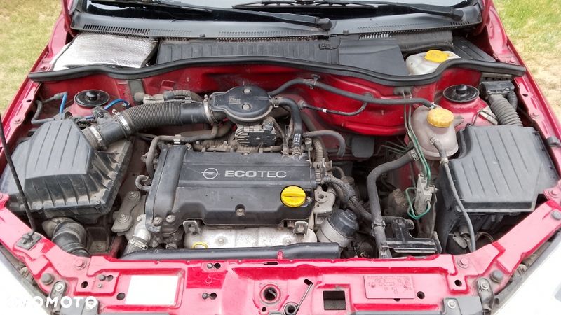Opel Corsa 1.2 16V Essentia - 3