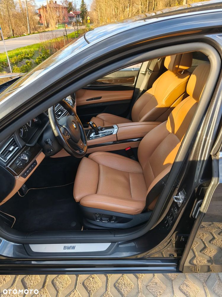 BMW Seria 7 750Li - 26