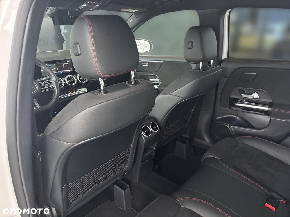 Mercedes-Benz GLA - 16