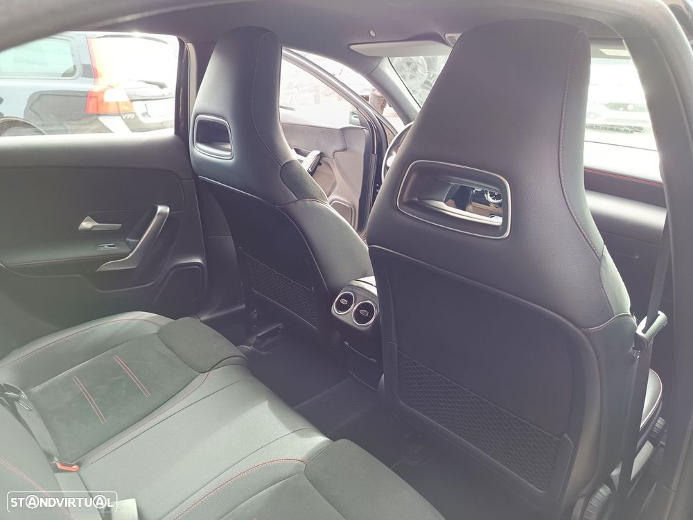 Mercedes-Benz A 200 AMG Line - 32