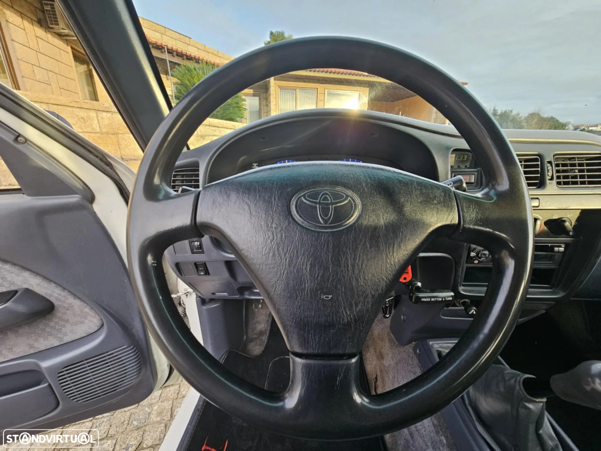 Toyota HILUX KDN 150 - 11