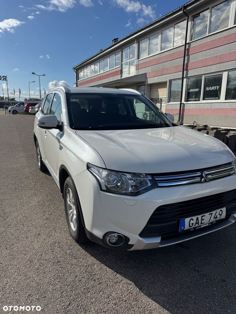 Mitsubishi Outlander Instyle NAVI + - 12