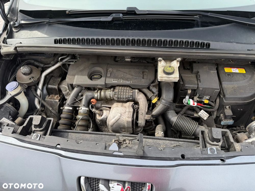 Peugeot 5008 1.6 e-HDi Active S&S 7os - 23