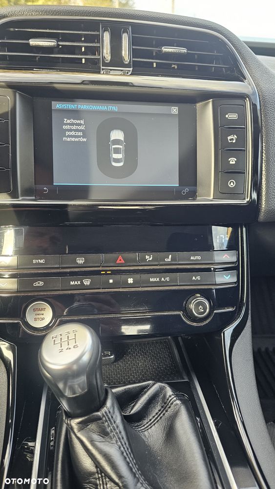 Jaguar XE - 20