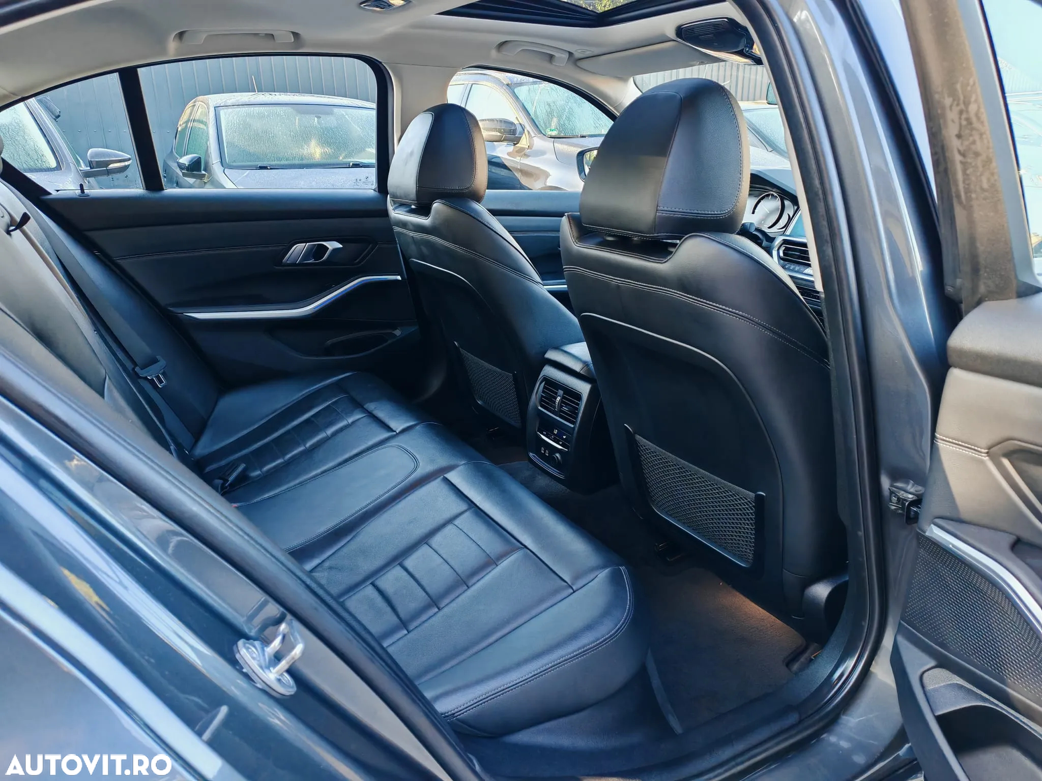 BMW Seria 3 320d Aut. Luxury Line - 7