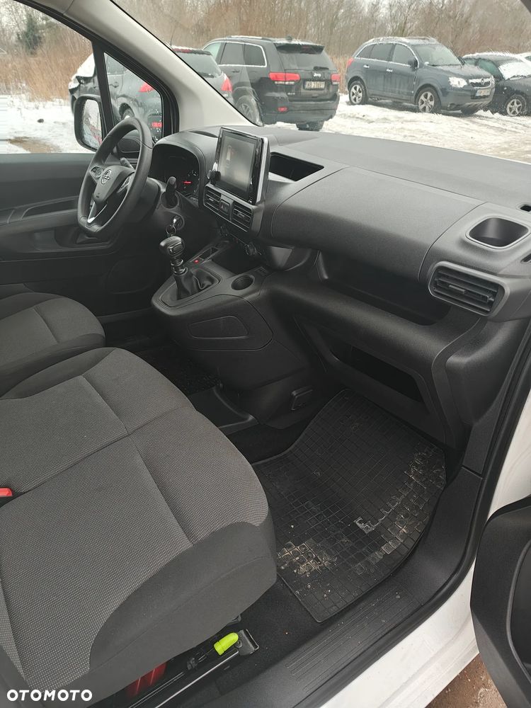 Opel Combo 1.2 Turbo S&S - 9