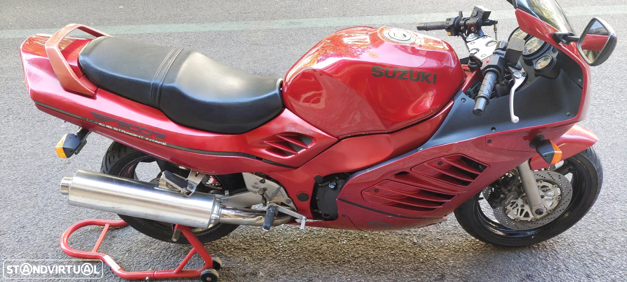 Suzuki RF RF900 - 8