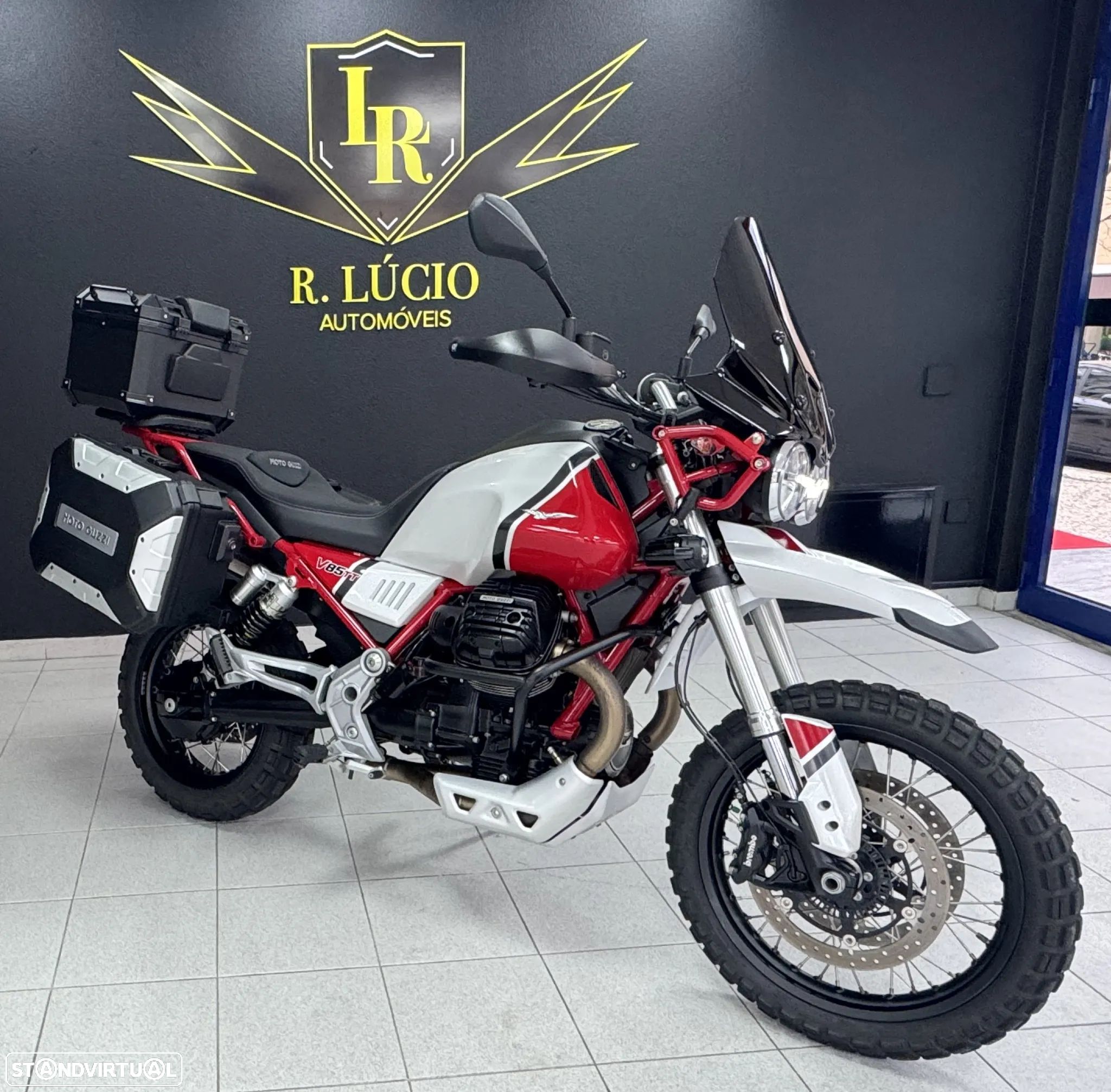 Moto Guzzi V85 - 1