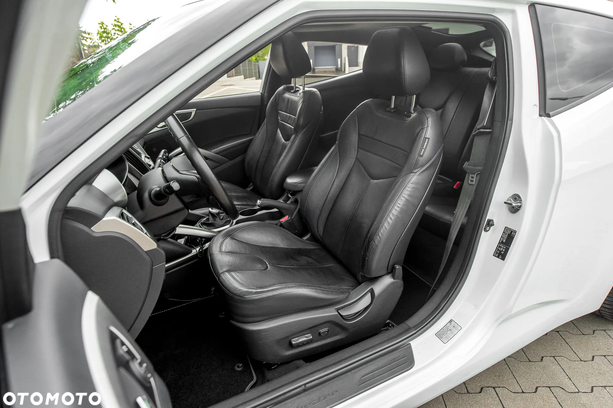 Hyundai Veloster 1.6 GDI Style - 23
