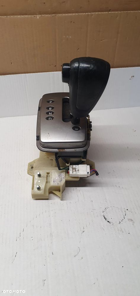 Wybierak lewarek biegów automat Kia Sorento I - 2