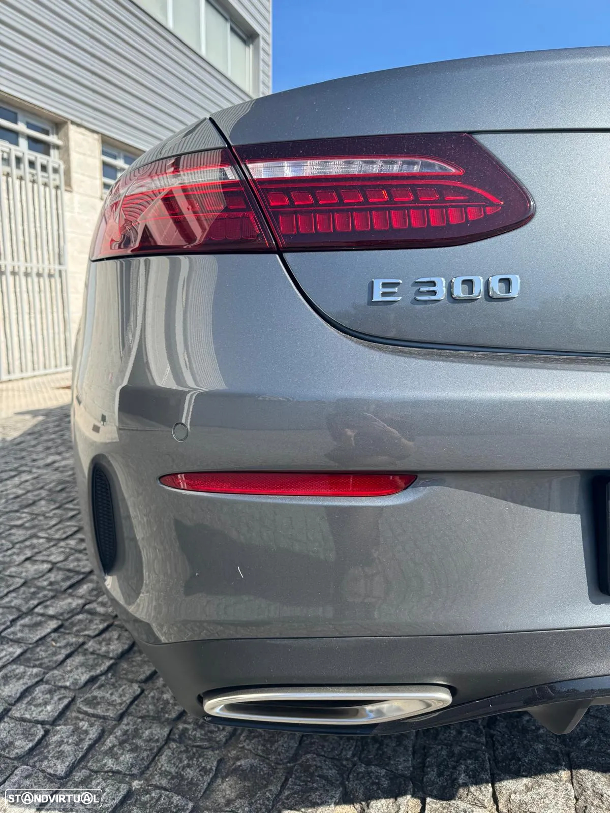 Mercedes-Benz E 300 Coupe 9G-TRONIC AMG Line - 12