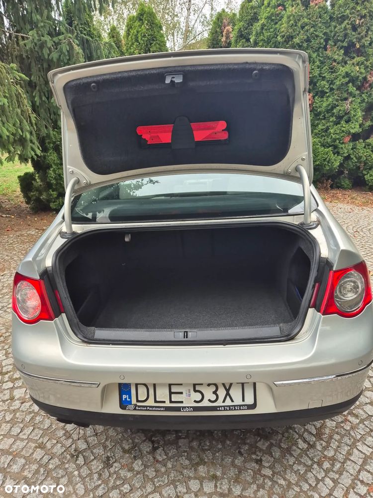 Volkswagen Passat 2.0 TDI DPF Comfortline - 11