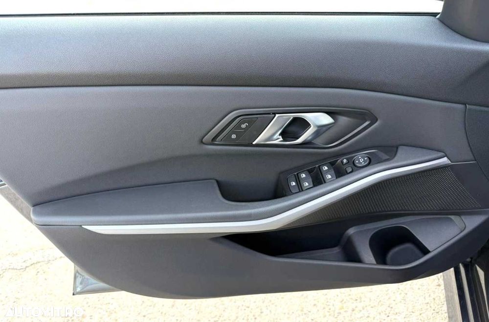 BMW Seria 3 320i AT - 14