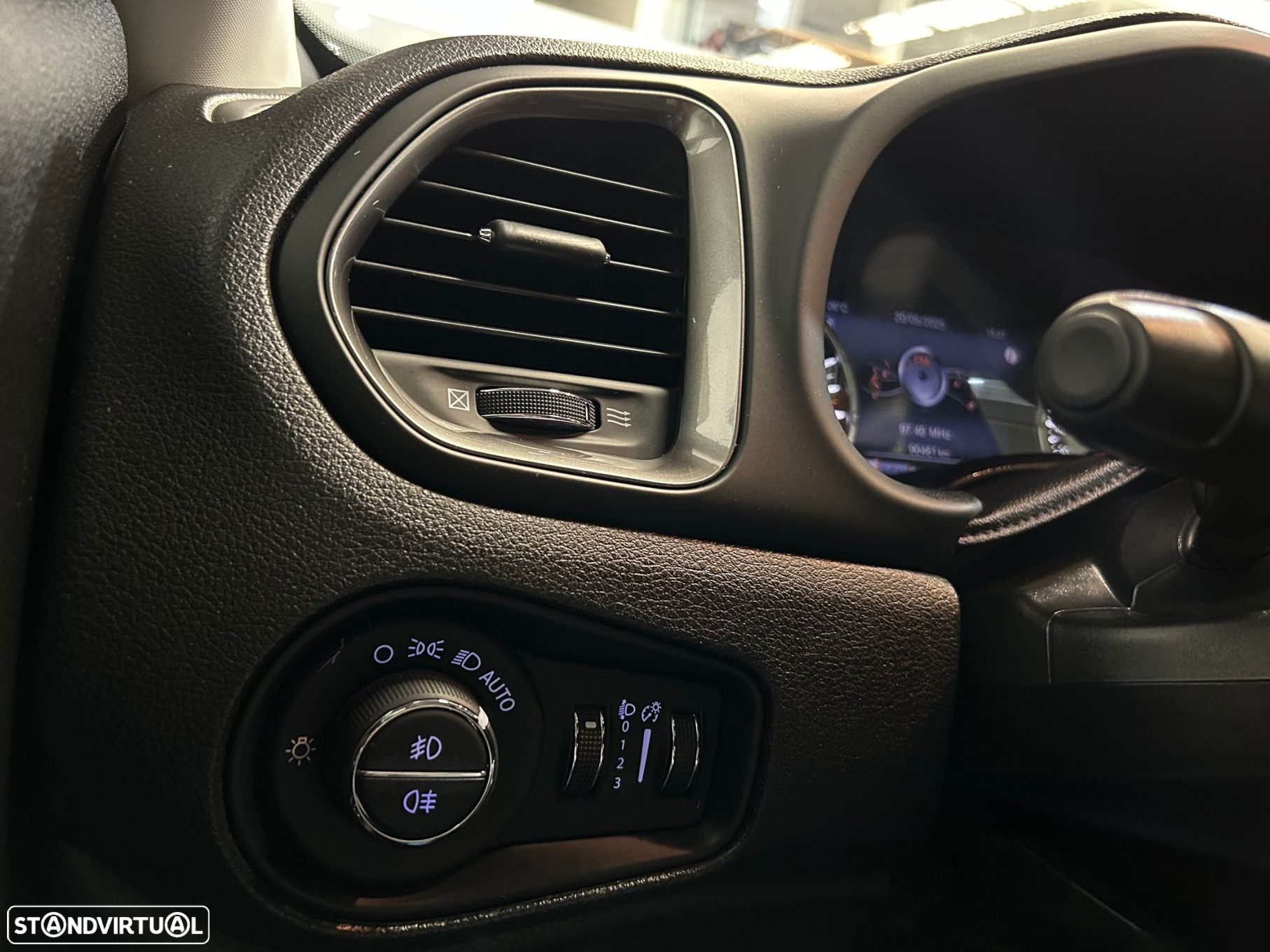 Jeep Renegade 1.0 T Limited - 40