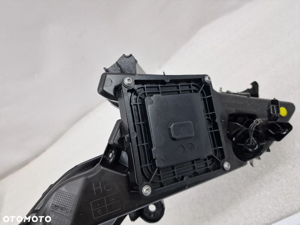 RENAULT MEGANE IV 4 E-TECH E TECH 21- PRAWY HALOGEN / LED / DRL , NR 266009007R / 266009083R , NR AUKCJI LA421 - 22