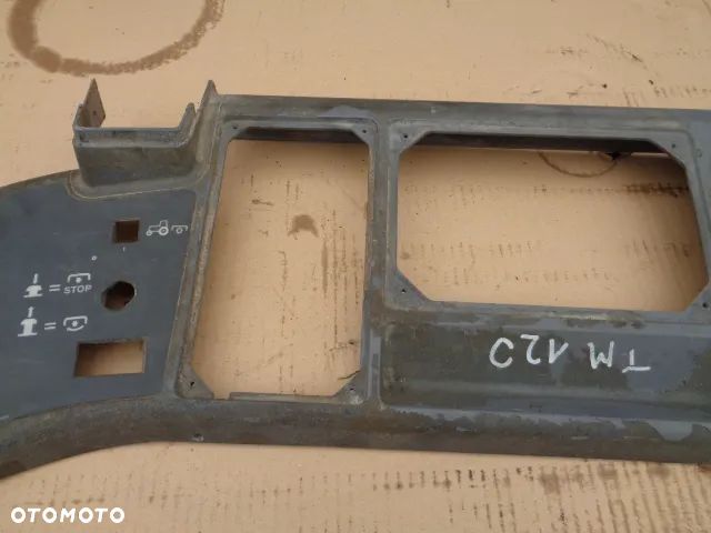 Plastik osłona boczek ramka konsoli kabina New Holland TM120 TM130 TM140 TM155 TM175 TM190 - 3