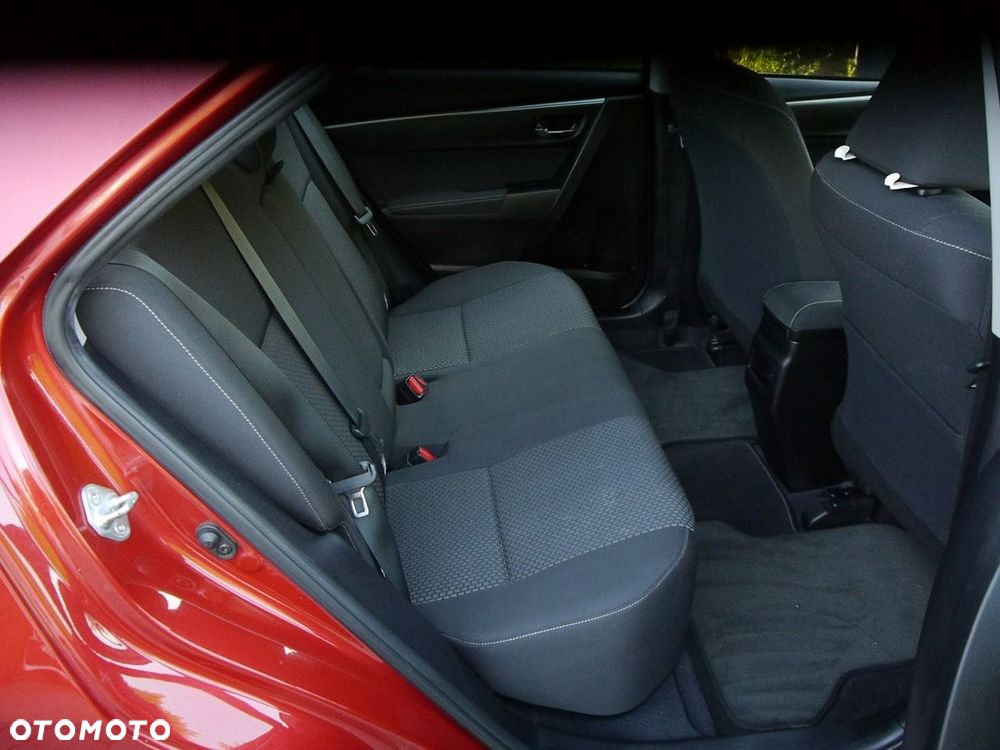 Toyota Corolla 1.6 Premium + - 30