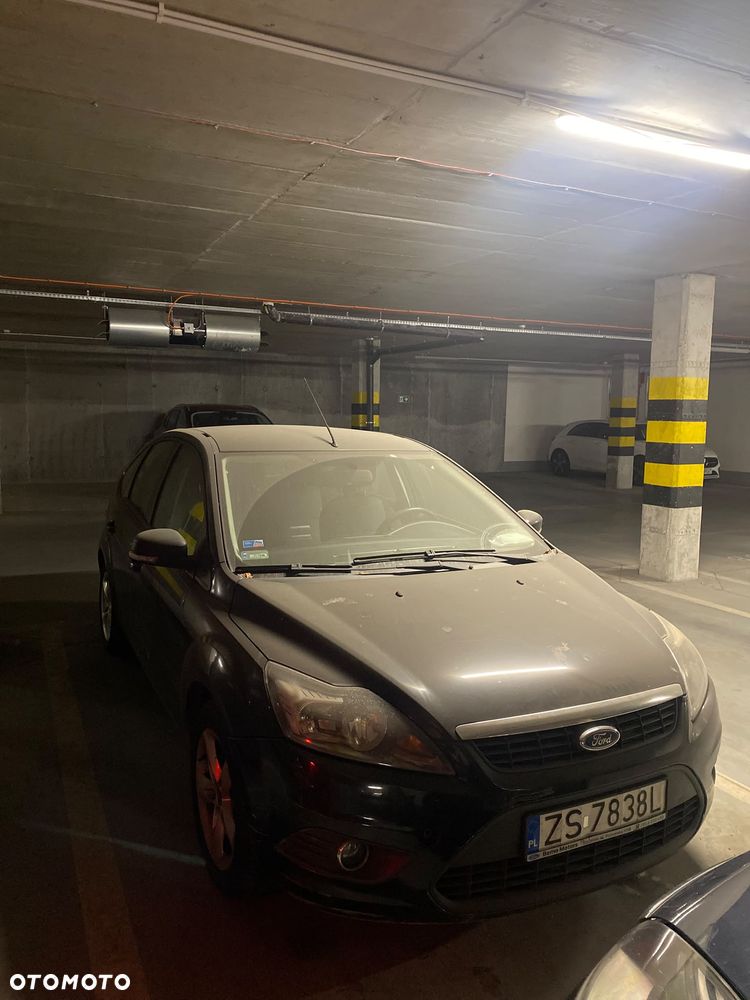 Ford Focus 1.6 Ambiente - 2