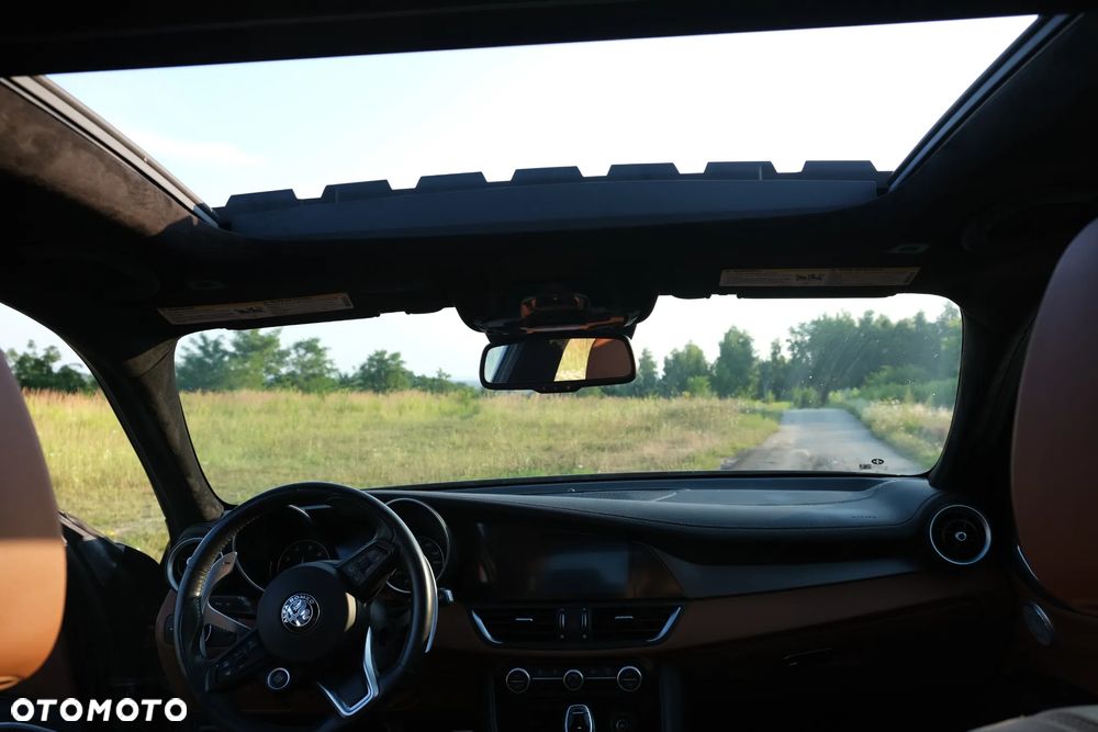 Alfa Romeo Giulia 2.0 Turbo 16V AT8-Q4 Veloce Ti - 8