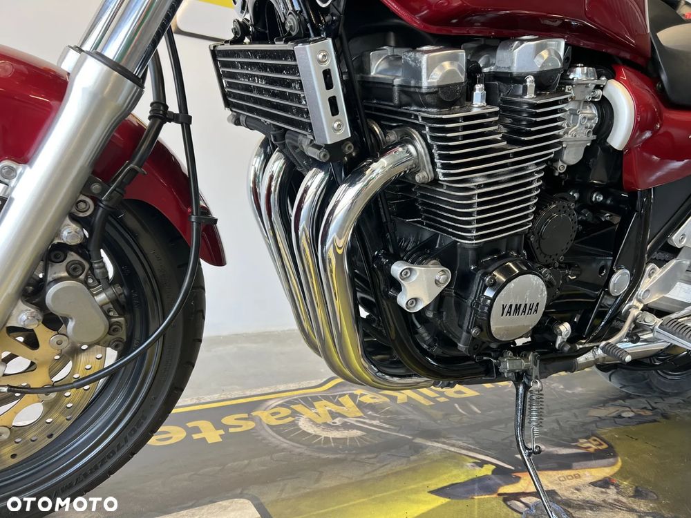 Yamaha XJR - 8