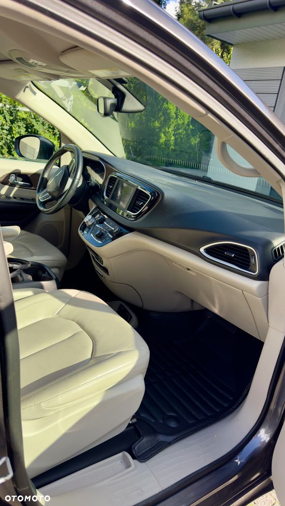 Chrysler Pacifica - 13