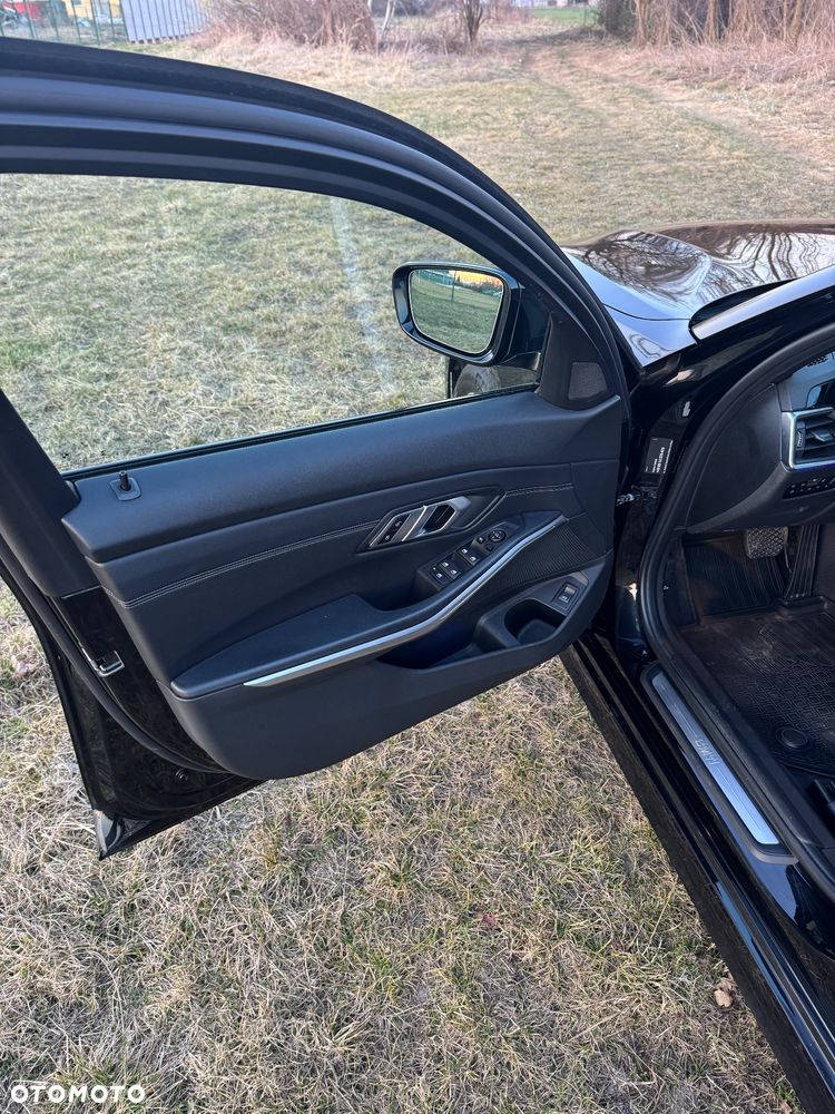 BMW Seria 3 320d Sport Line - 13