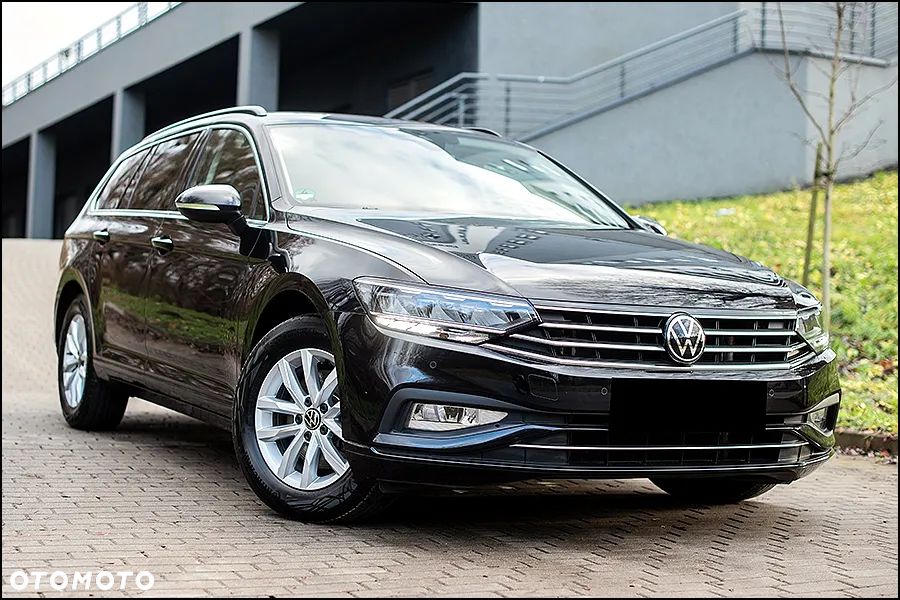 Volkswagen Passat - 1