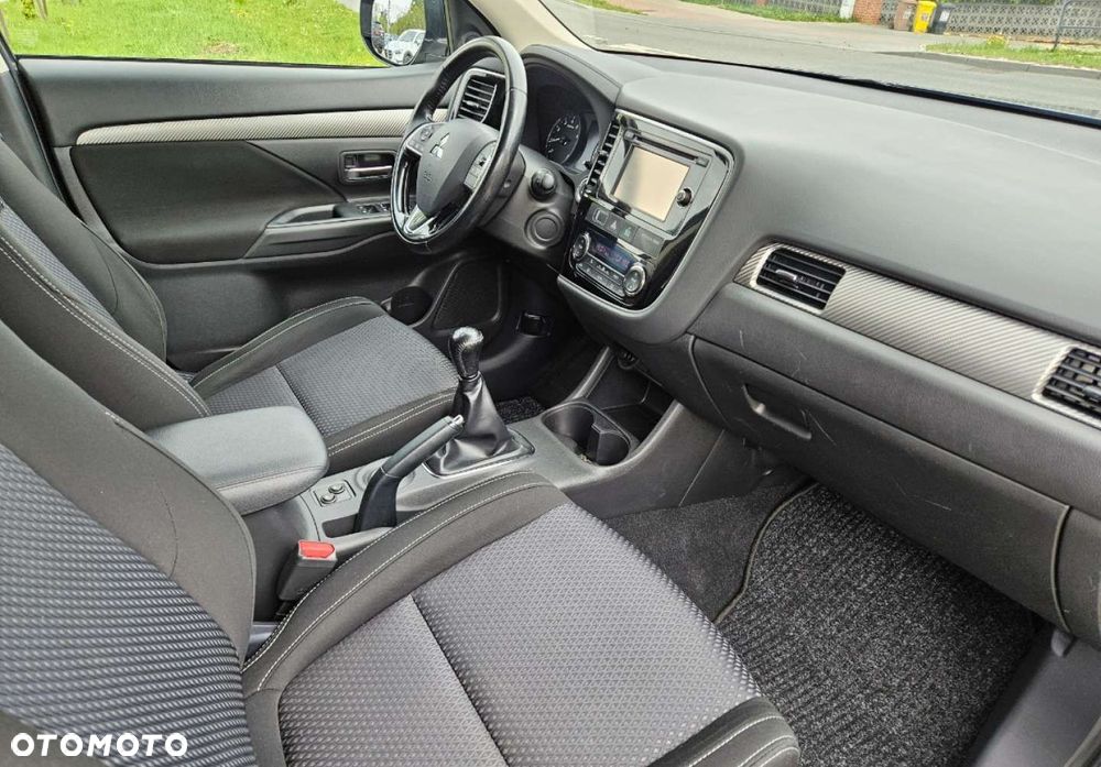 Mitsubishi Outlander - 9