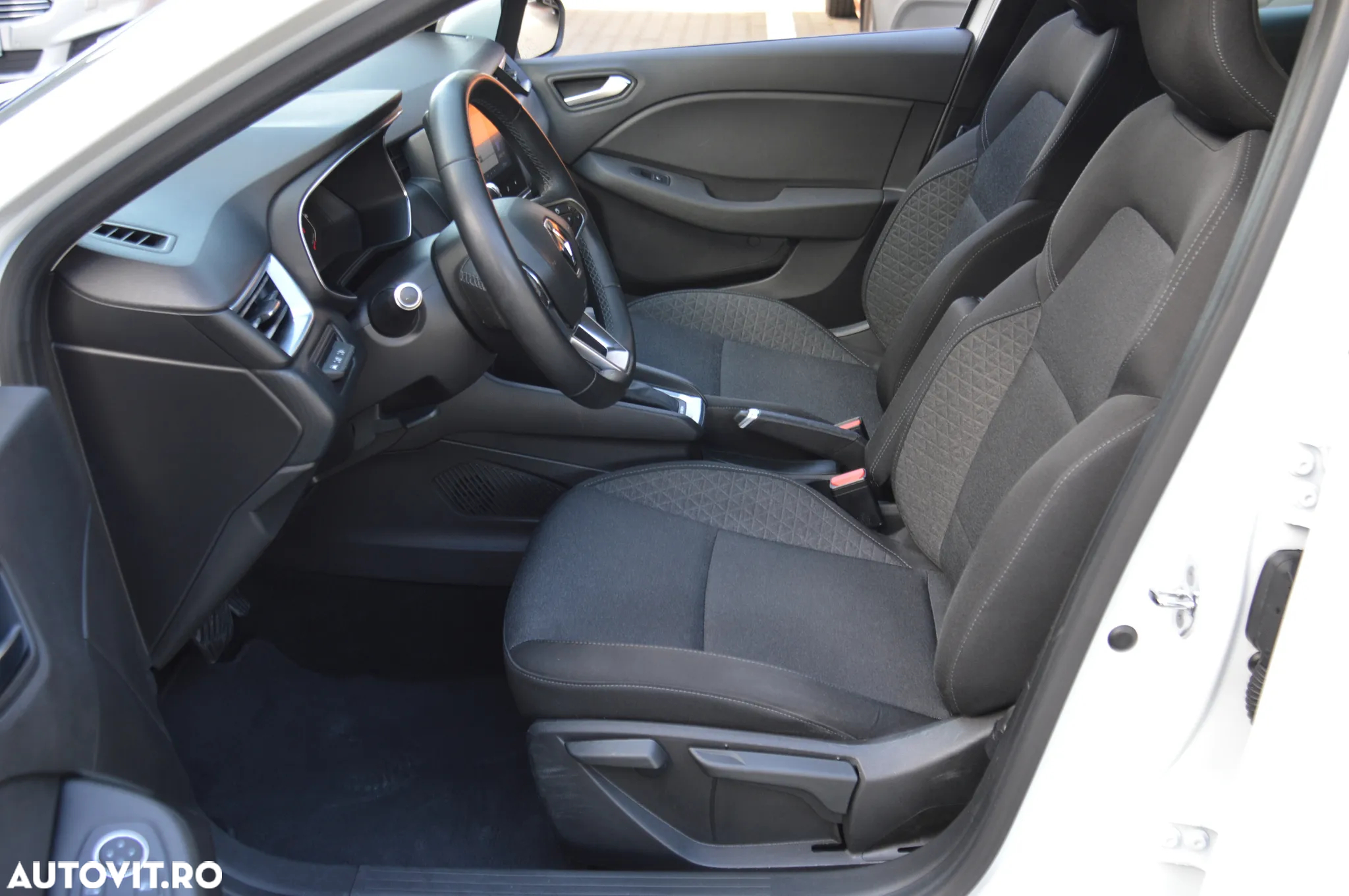 Renault Clio E-TECH Hybrid 140 BUSINESS EDITION - 8