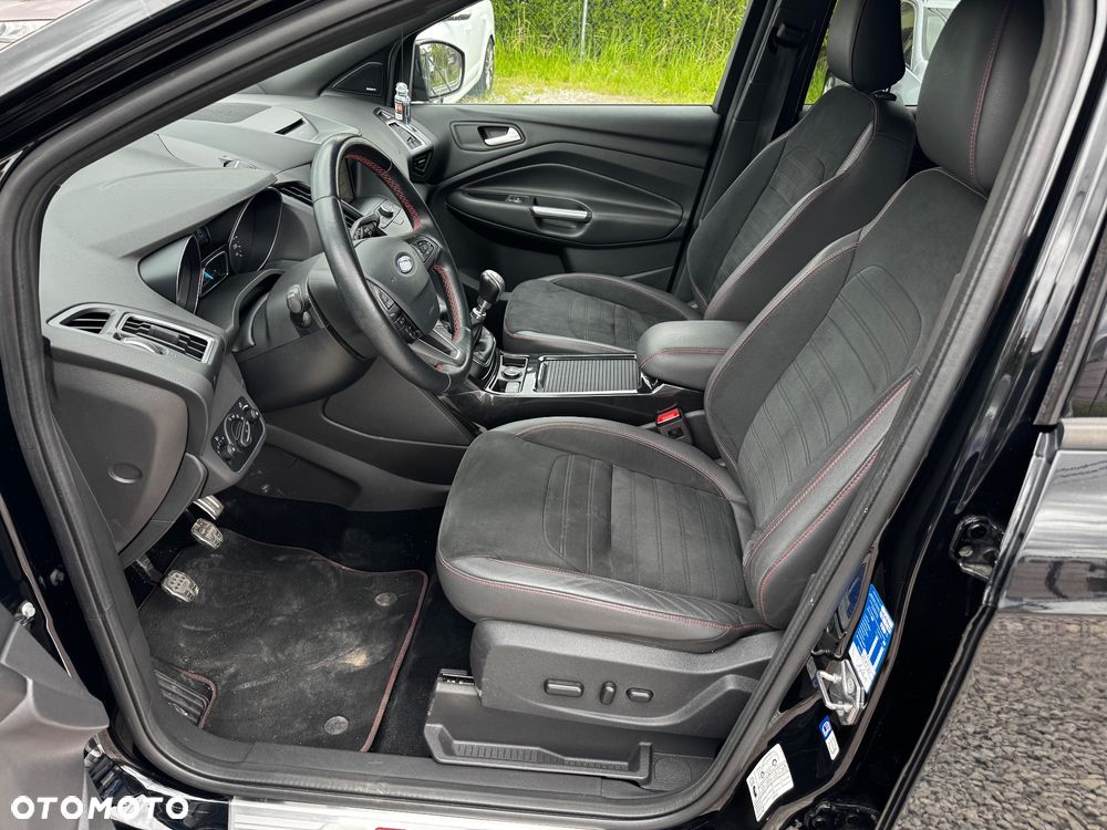 Ford Kuga 1.5 EcoBoost 2x4 ST-Line - 29