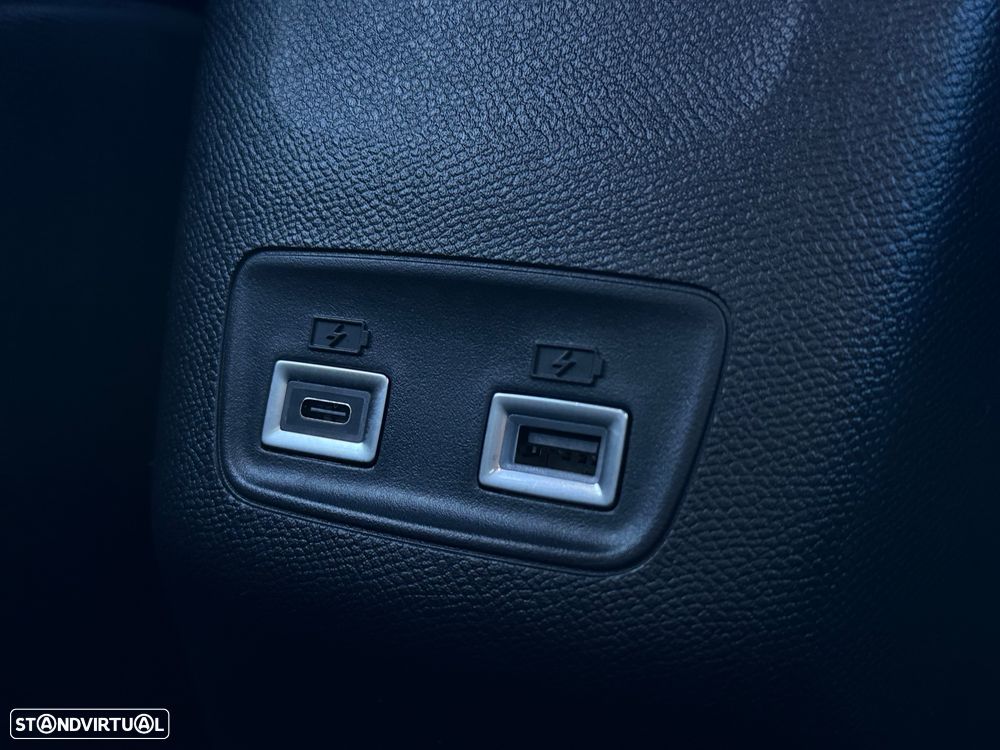 Peugeot e-2008 54 kWh Allure - 11