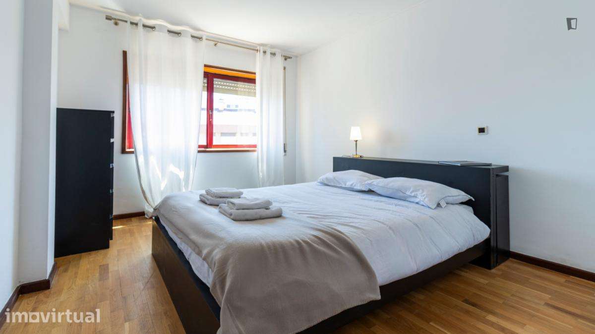 Apartamento com 3 quartos - localizado em Paranhos Porto - Grande imagem: 2/32