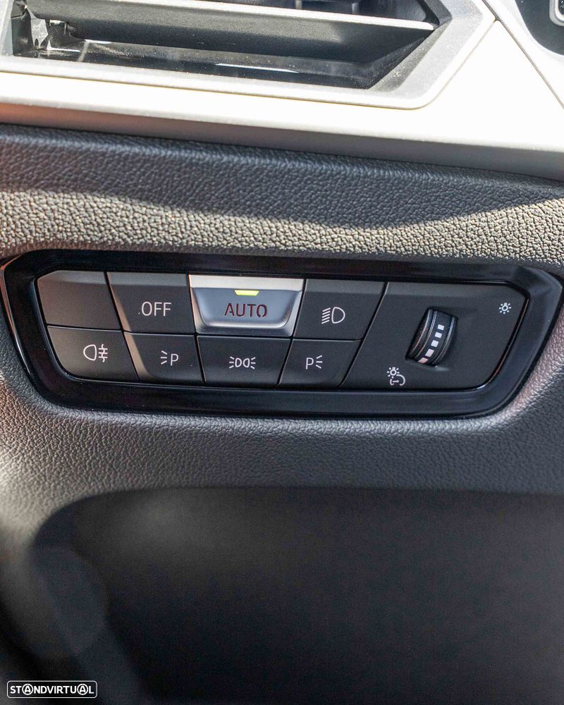BMW 320 e Aut. Advantage - 36