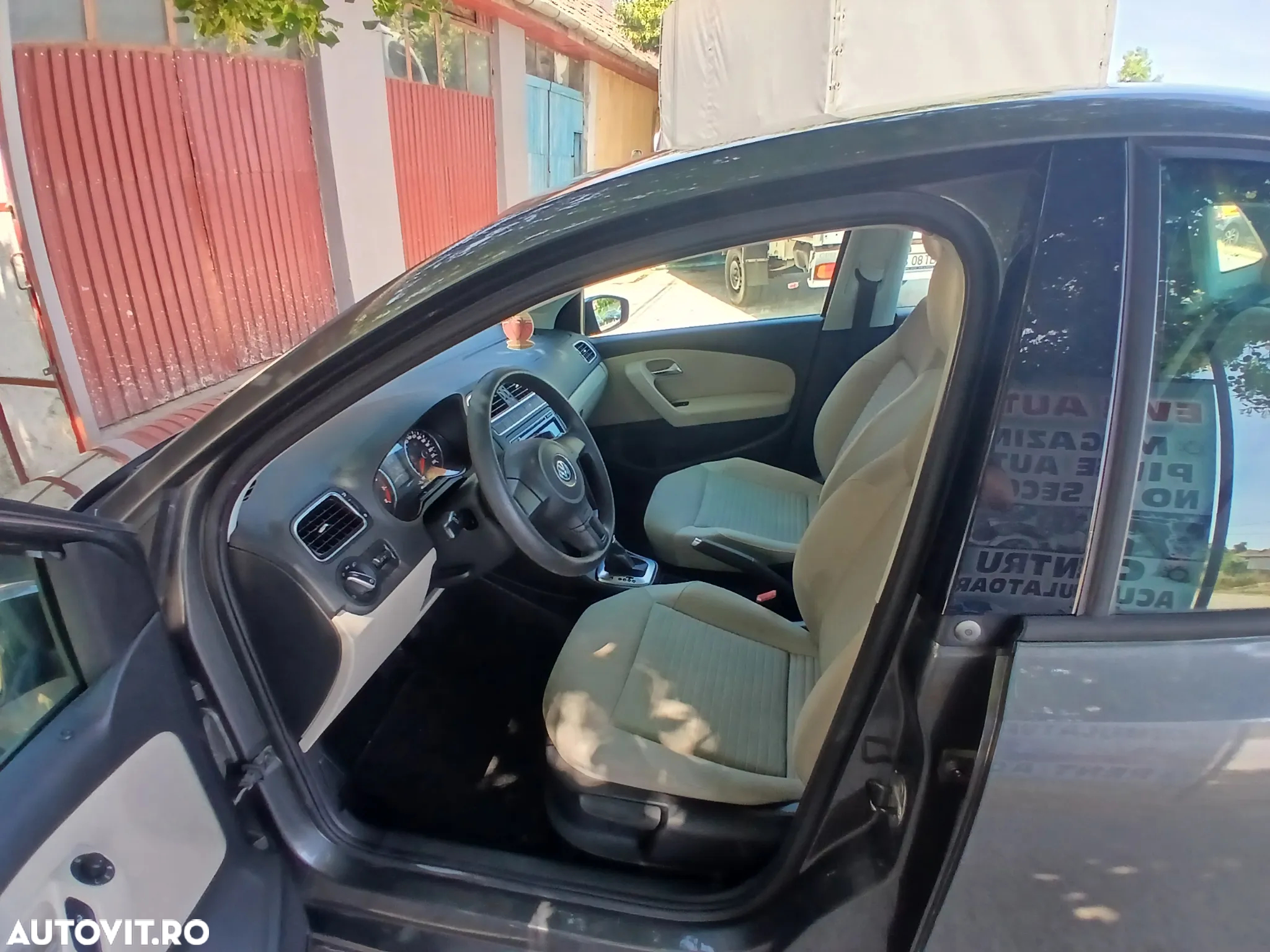 Volkswagen Polo 1.4 Attractive Aut. - 6